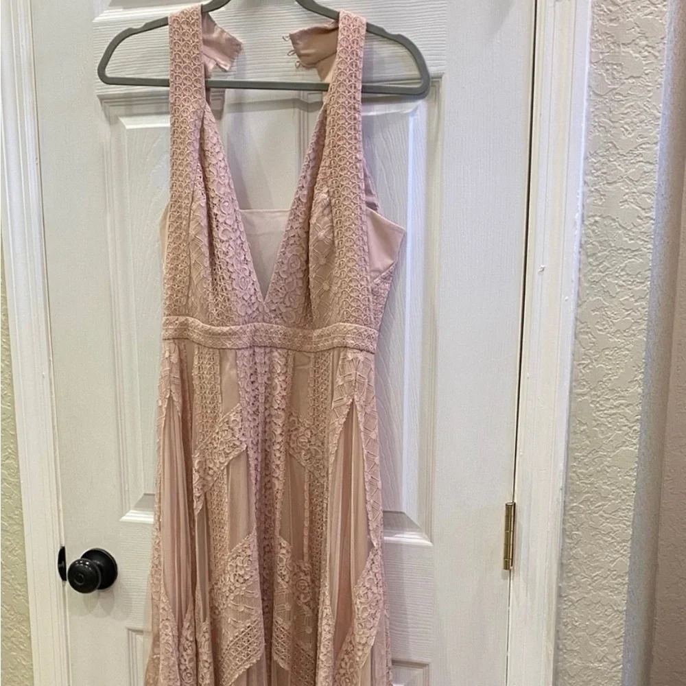 BCBGMAXAZRIA NUDE LACE/TULLE DRESS BEAUTIFUL!❤️ - Picture 3 of 6